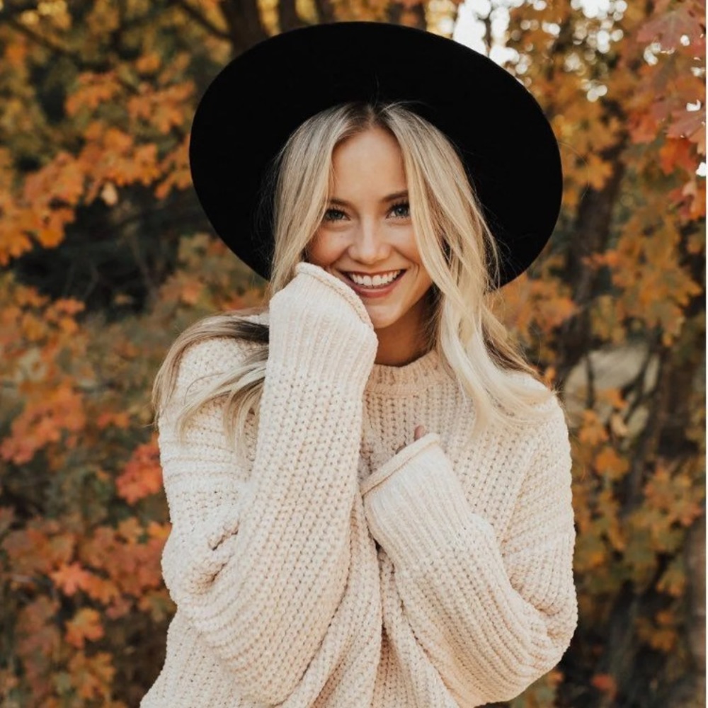 Roller chenille sweater